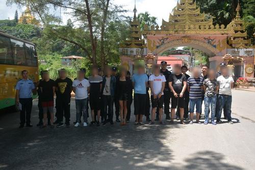 中國(guó)僑網(wǎng)抓獲非法拘禁涉案人員。 本文圖片均為云南省公安廳新聞辦 提供