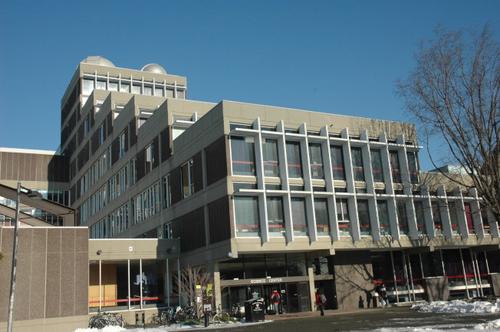 中國僑網(wǎng)哈佛大學(xué)科學(xué)中心 (美國《世界日?qǐng)?bào)》/丁曙 攝)