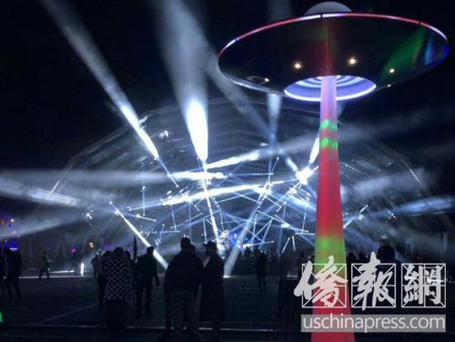 中國(guó)僑網(wǎng)跨年電音節(jié)Countdown現(xiàn)場(chǎng)。(美國(guó)《僑報(bào)》/王珂瑩 攝)