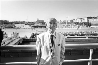 中國僑網(wǎng)小林寬澄參加抗戰(zhàn)勝利70周年閱兵