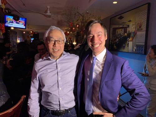 中國僑網余炳文和父親余富陽。(美國《世界日報》/和釗宇 攝)