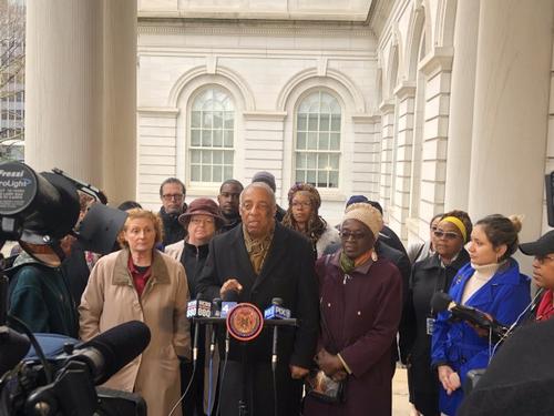 中國僑網(wǎng)紐約州眾議員巴倫誓要廢除SHSAT。(美國《世界日報》/金春香 攝)