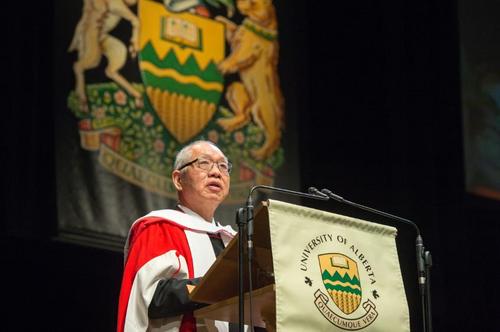 中國僑網丘成桐教授獲阿爾伯塔大學榮譽博士學位