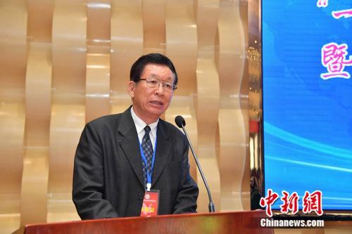 中國(guó)僑網(wǎng)圖為馬劍波在“一帶一路”開(kāi)放發(fā)展交流合作暨德宏招商引資推介會(huì)上發(fā)言 劉冉陽(yáng) 攝