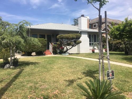 中國僑網(wǎng)蔡家的房子是平房,后院正在加建。(美國《世界日報》/王全秀子 攝)