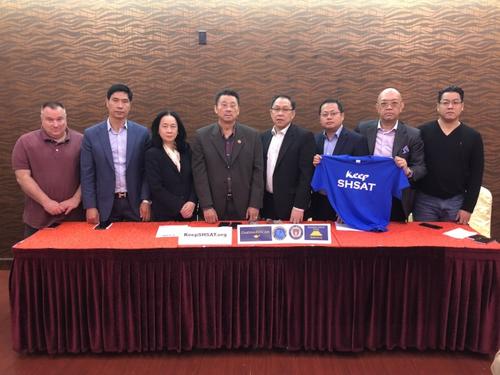 中國僑網(wǎng)紐約華裔社區(qū)組織呼吁關(guān)心特殊高中議題的民眾出席活動。(美國《世界日報》/顏潔恩 攝)