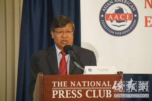 中國(guó)僑網(wǎng)美國(guó)亞太裔教育聯(lián)盟主席趙宇空發(fā)表演講。(美國(guó)《僑報(bào)》/徐一凡 攝)