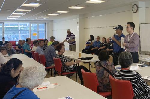 中國僑網(wǎng)伯格呼吁華裔老人勿輕信不明電話,向陌生人電匯錢財。(圖片來源:美國《世界日報》 牟蘭/攝)