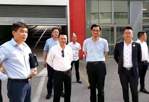 中國僑網(wǎng)浙江省僑務(wù)代表團(tuán)參觀帕多瓦歐洲商城。(歐聯(lián)通訊社/張宇典 攝)