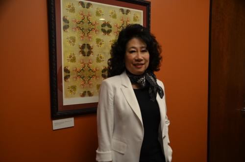 中國僑網(wǎng)何美湄鼓勵民眾參與人口普查。(美國《世界日報》/王全秀子 攝)