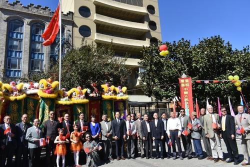 中國僑網(wǎng)舊金山灣區(qū)舉行升旗典禮。(美國《世界日報》/黃少華 攝)