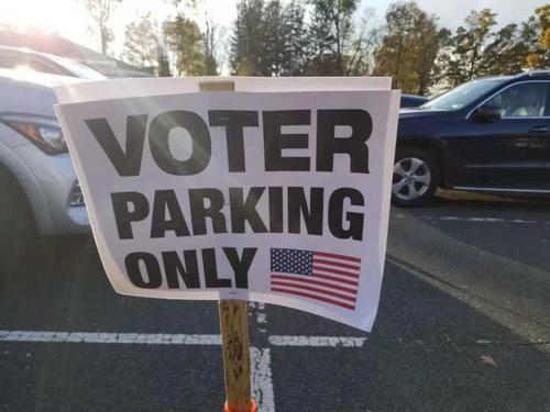 中國僑網(wǎng)新澤西州華人投票熱情高漲。(美國《世界日報》/謝哲澍 攝)