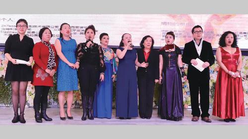 中國(guó)僑網(wǎng)西班牙中西女企業(yè)家協(xié)會(huì)代表合影。(《歐洲時(shí)報(bào)》林碧燕 攝)