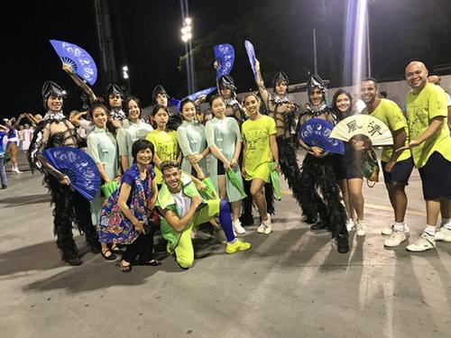 中國僑網(wǎng)圣保羅華星應(yīng)邀參加狂歡節(jié)“中國夢”第一方陣舞蹈表演。