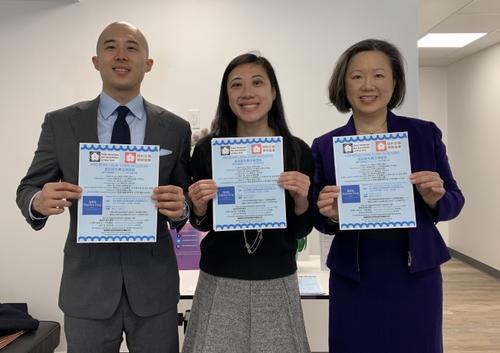 中國(guó)僑網(wǎng)紐約皇后區(qū)免費(fèi)法律咨詢將推出,黃敏儀(中)呼吁社區(qū)民眾踴躍參加。(美國(guó)《世界日?qǐng)?bào)》/劉大琪 攝)