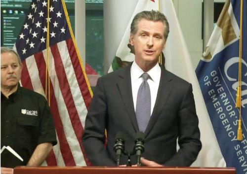 中國僑網(wǎng)加州州長加文•紐瑟姆晚間透過推特實時廣播宣布全加州實施居家避疫。(美國《世界日報》記者李秀蘭╱攝)