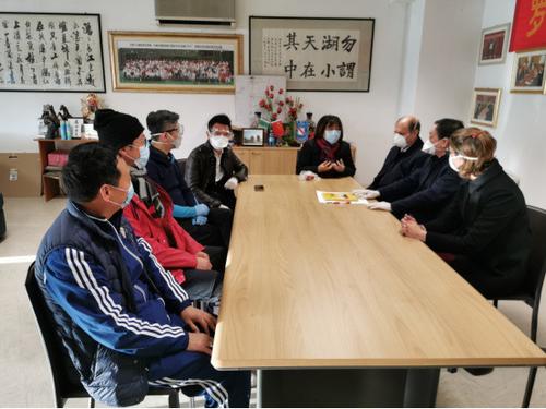 中國僑網(wǎng)中意雙方就如何促進兩國醫(yī)療人員交流交換意見。(《歐洲時報》微信公眾號“向東向西”圖)