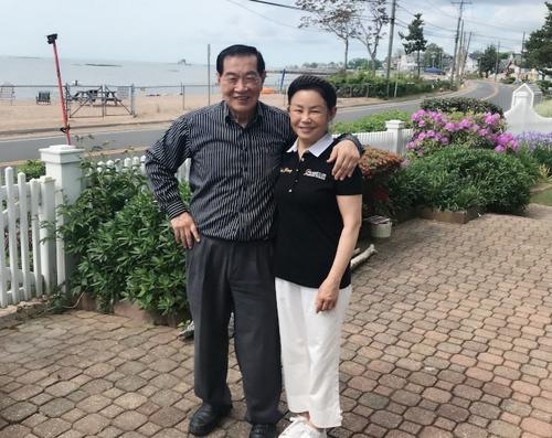 中國僑網(wǎng)李昌鈺與妻子蔣霞萍。(美國《世界日報》 蔣霞萍提供)