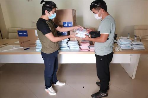 中國僑網發(fā)放防疫物資