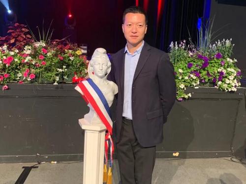 中國(guó)僑網(wǎng)楊志巧成為維勒潘特市近年來(lái)的第一位華人議員。(《歐洲時(shí)報(bào)》/孔帆 攝)