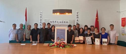 中國僑網(wǎng)追思會(huì)現(xiàn)場(chǎng)。 圖片來源:匈牙利歐洲華通社