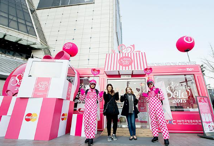 2015韓國冬季折扣大戰(zhàn)開幕。(韓國亞洲經(jīng)濟(jì)中文網(wǎng))