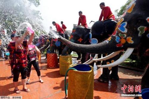 中國(guó)僑網(wǎng)資料圖:自古以來(lái)宋干節(jié)就是慶祝泰國(guó)新年的重要節(jié)日。