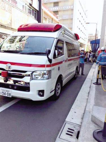 中國(guó)僑網(wǎng)當(dāng)?shù)丶本溶?chē)到場(chǎng)