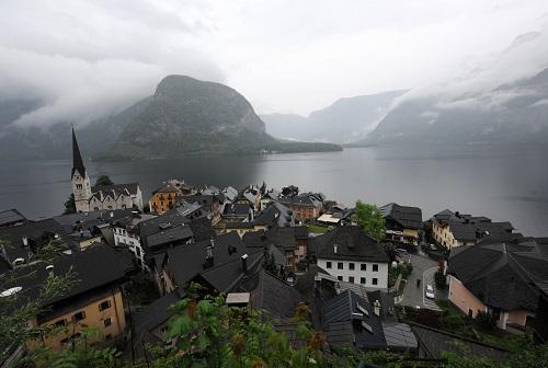 中國(guó)僑網(wǎng)資料圖:奧地利哈爾施塔特小鎮(zhèn) 新華社記者 徐亮攝