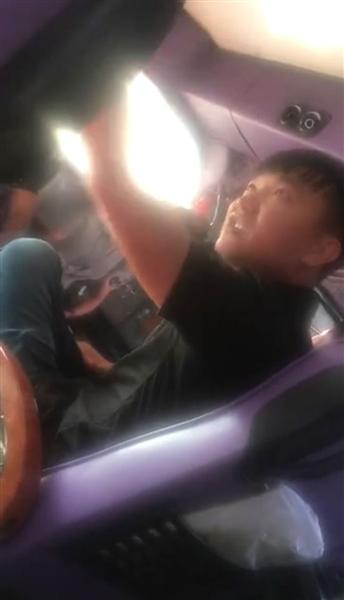 中國(guó)僑網(wǎng)導(dǎo)游斥罵領(lǐng)隊(duì) 視頻截圖