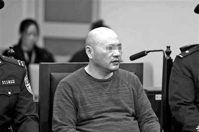 中國(guó)僑網(wǎng)被告人應(yīng)某在法庭上