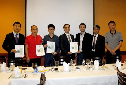 中國僑網(wǎng)圣保羅華助中心年度會議發(fā)布商務稅務指南 方激團隊在會上