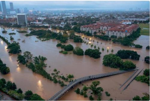 中國(guó)僑網(wǎng)這是目前休斯敦布法羅河口公園被洪水淹沒(méi)的照片。(美國(guó)休斯敦華助中心)