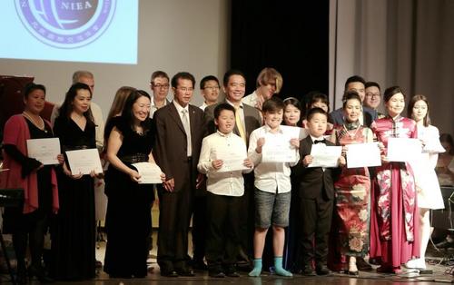 中國僑網(wǎng)中國大使頒發(fā)金獎