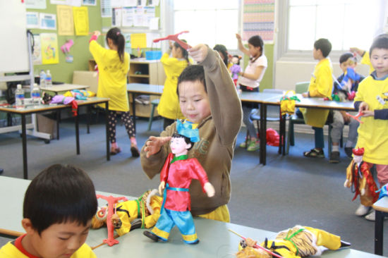 中國(guó)僑網(wǎng)提線木偶