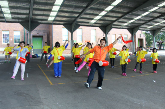 中國(guó)僑網(wǎng)腰鼓學(xué)習(xí)