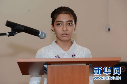 中國僑網(wǎng)演講比賽中獲得一等獎的2號選手朱熱耶夫·斯瓦拉在演講。(圖:新華網(wǎng)/沙達(dá)提 攝)
