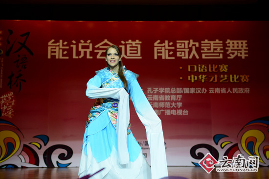 中國(guó)僑網(wǎng)選手展示才藝