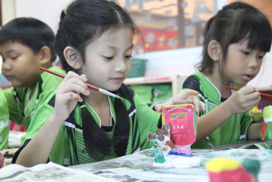 中國(guó)僑網(wǎng)顏色教學(xué)及涂色比拼