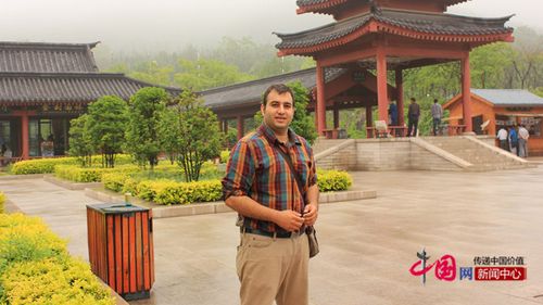 中國僑網(wǎng)李偉棋在河南少林寺參加文化考察活動