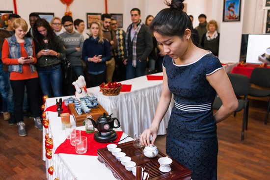 中國僑網(wǎng)茶藝表演