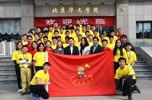 中國(guó)僑網(wǎng)全體營(yíng)員合影留念