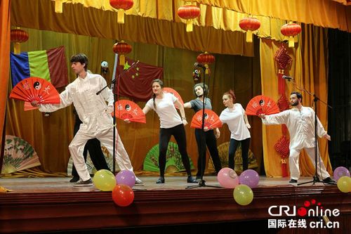 中國僑網(wǎng)羅馬尼亞胡內(nèi)多拉孔子課堂正式揭牌