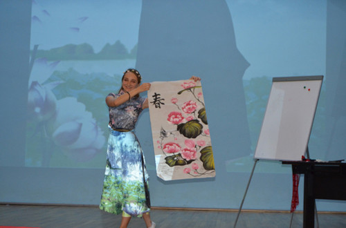 中國(guó)僑網(wǎng)才藝展示環(huán)節(jié)成為參賽選手們施展才華的平臺(tái)。