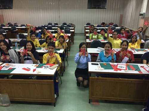 剪紙文化營學(xué)習(xí)現(xiàn)場