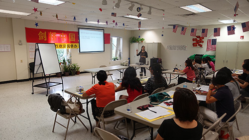 詹頌老師在授課現(xiàn)場。