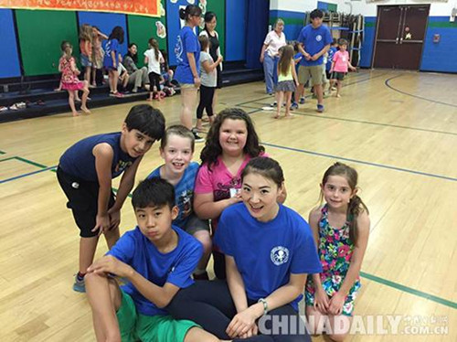 “最美英語教師”劉歡帶著她的學(xué)生給美國孩子教漢語