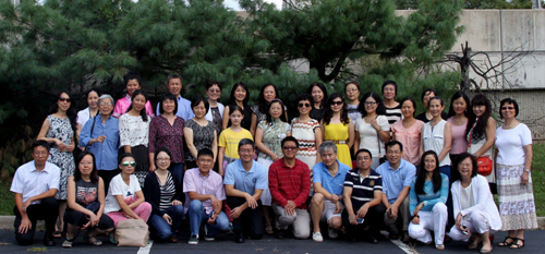 參加2015--2016年度秋季教師教學(xué)研討會(huì)的老師們和學(xué)校工作人員。