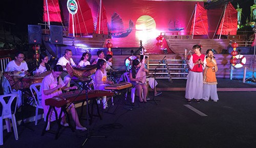 《月亮代表我的心》