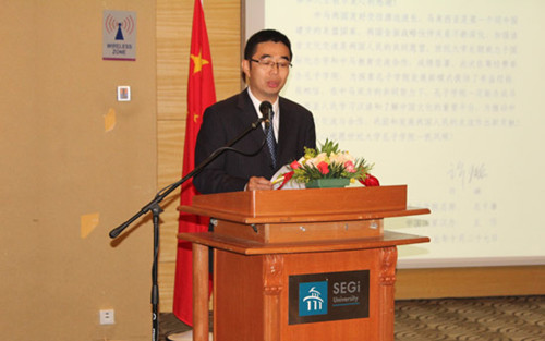 海南師范大學黃培怡宣讀孔子學院總部總干事許琳賀信